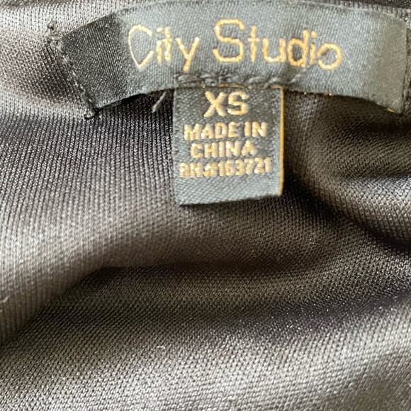 City Studios Juniors' Asymmetric One-Sleeve Feather-Trim Ruched Bodycon Dress XS - Picture 7 of 9